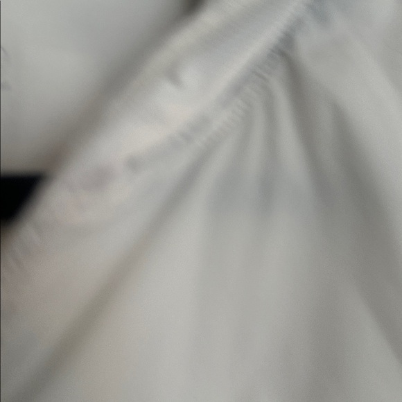 Beneunder cooling crop light gray windbreaker S Upf50 - Picture 3 of 10